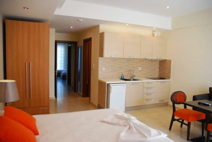 Lessioti Apartments Метана Экстерьер фото